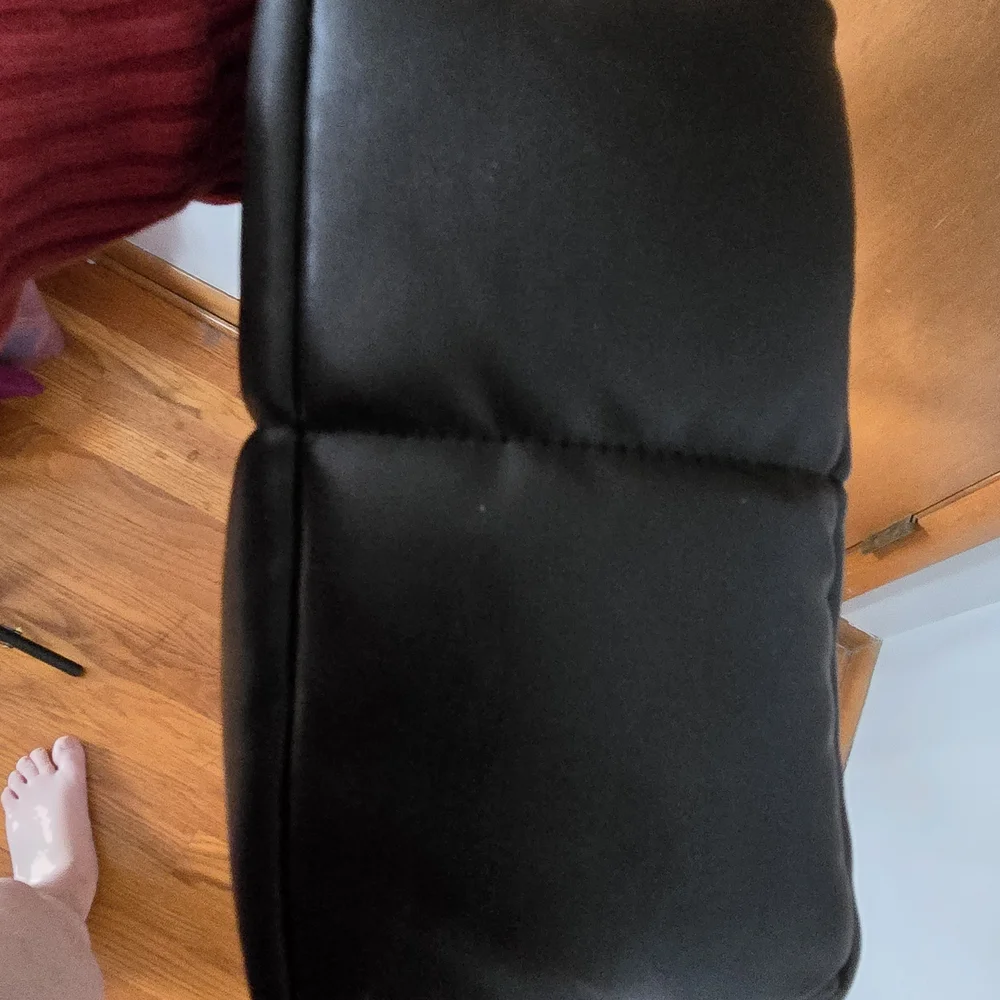 Chic Black Padded Crossbody Bag - Picture 8 of 8